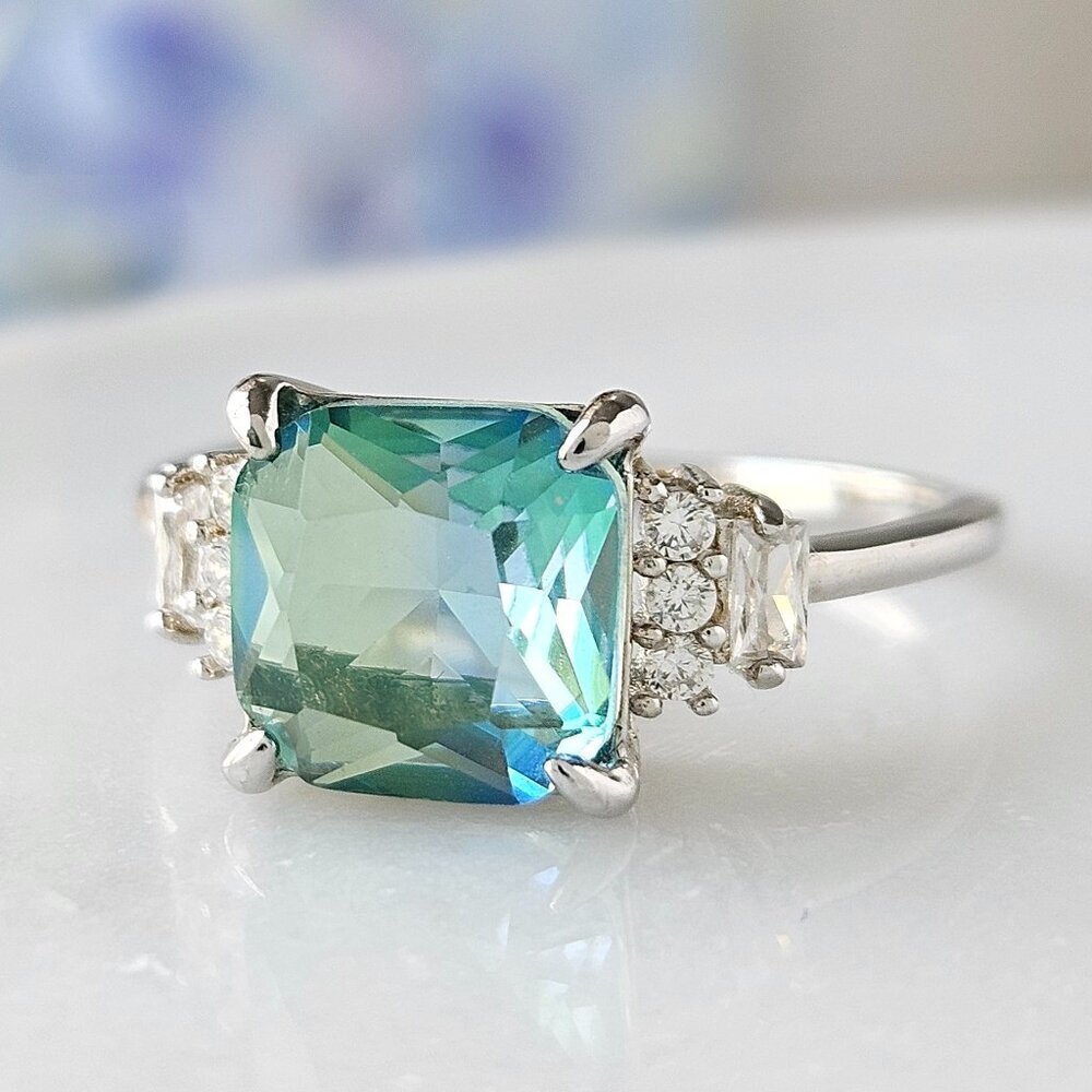 Stunning Silver Ring with Blue-Green Gemstone - Picture 5 of 6